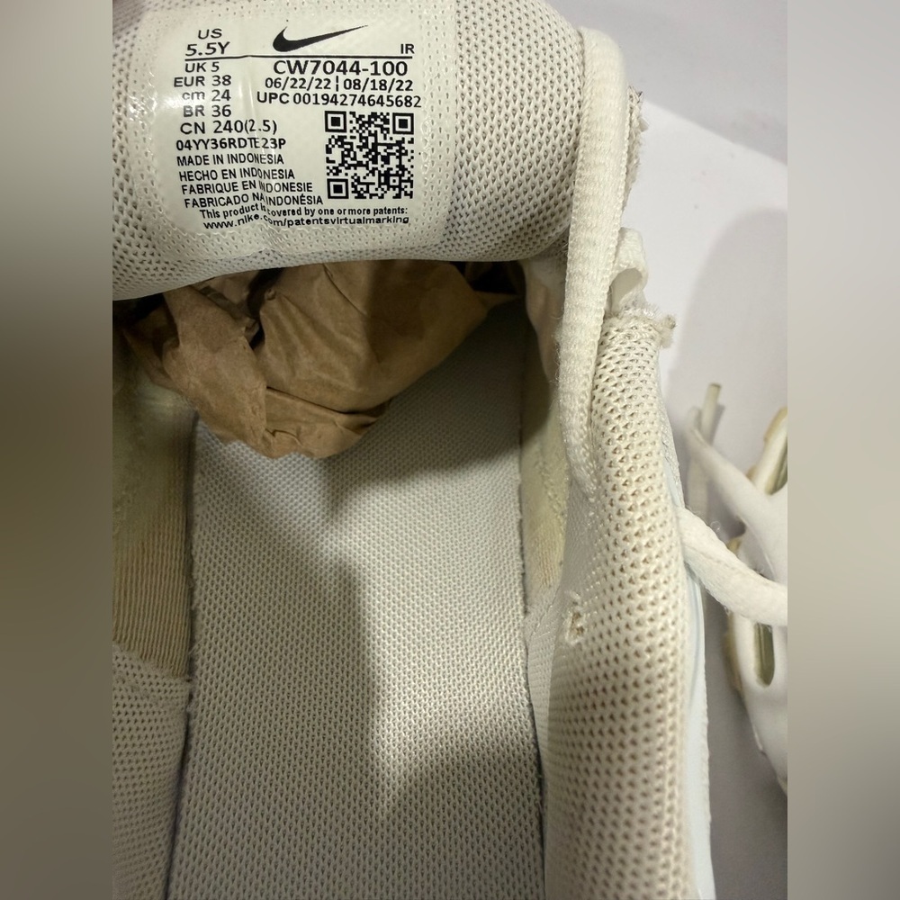 Nike Air Max Plus TN Triple White Sneakers Size 5.5Y / Women’s 7 Used - Picture 11 of 12
